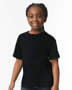 Gildan Youth Softstyle 64000B on model, front