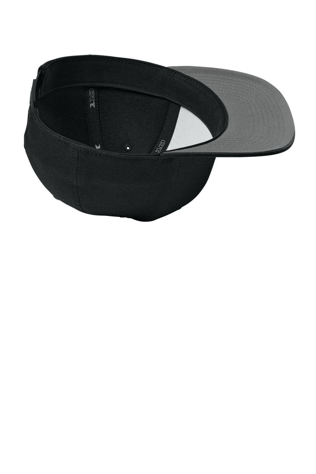 Flexfit 110 Snapback Cap — Black